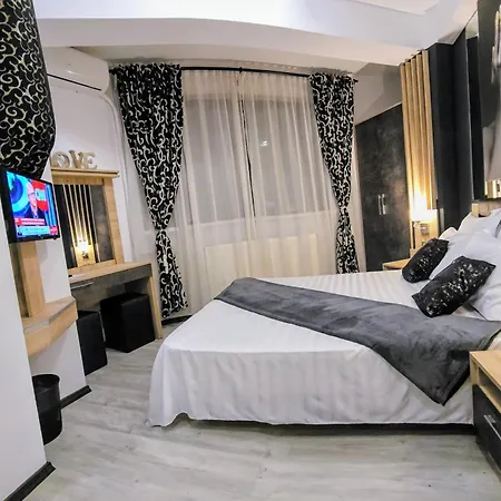 Theline Hotel 3*