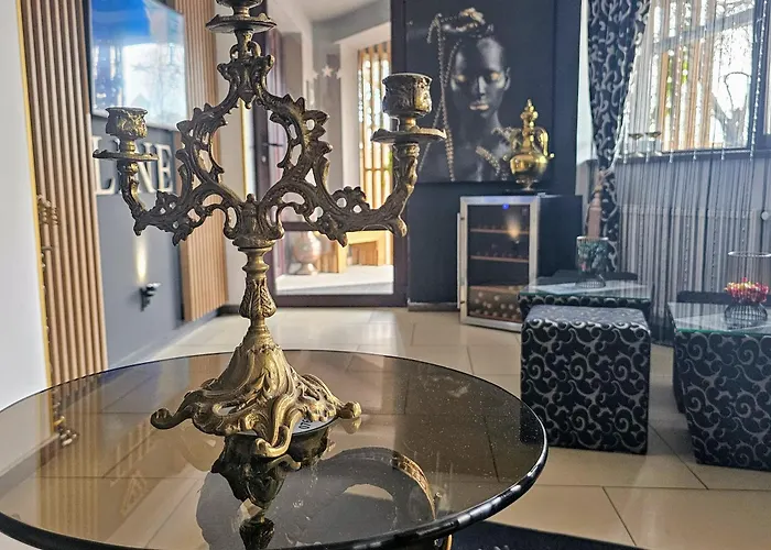 Theline Hotel