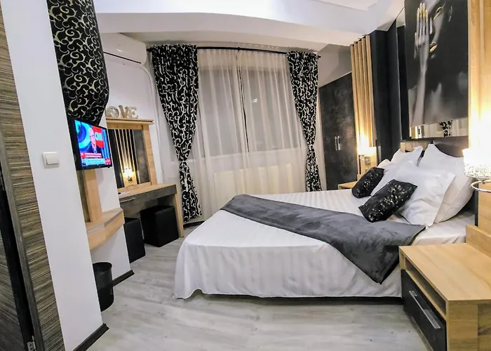 Theline Hotel 3*