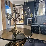 Theline Hotel