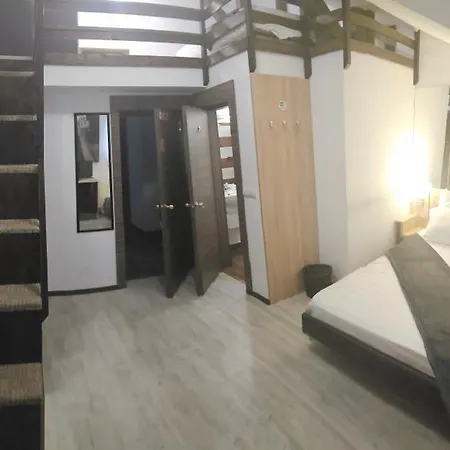 Theline 3* בוקרשט