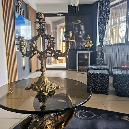 Theline Hotel