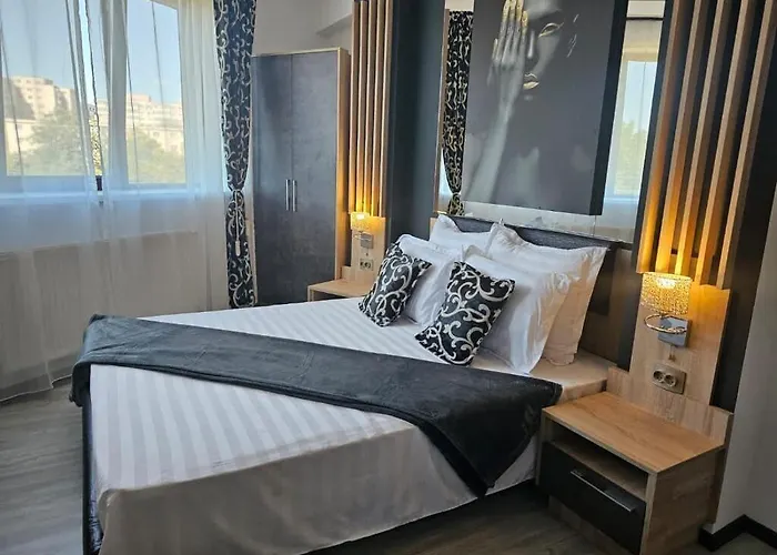 Отель Theline 3*